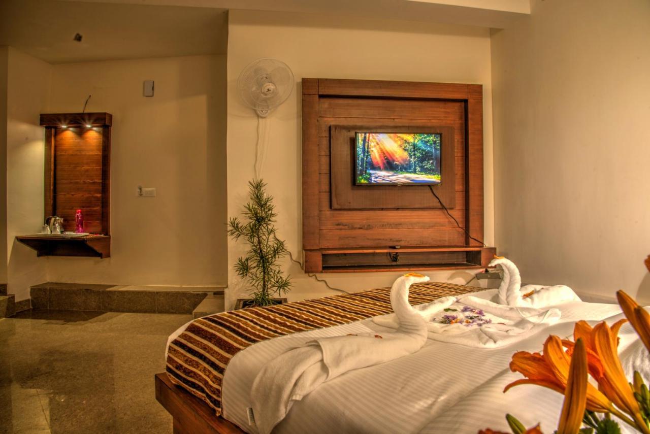 The Palm Resort-Luxuria Нейнитал Екстериор снимка